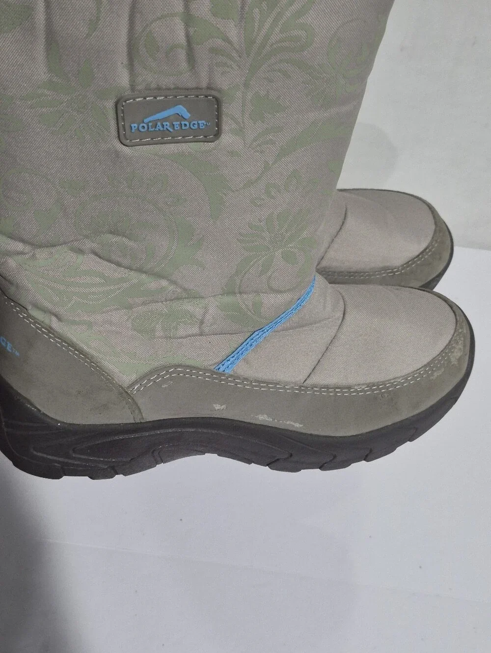 Women’s Light Gray Winter Boots with Blue Accent Size 7